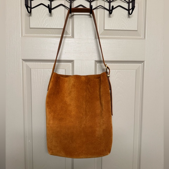 Madewell | Essential Bucket Tote in Camel Suede - Picture 3 of 7